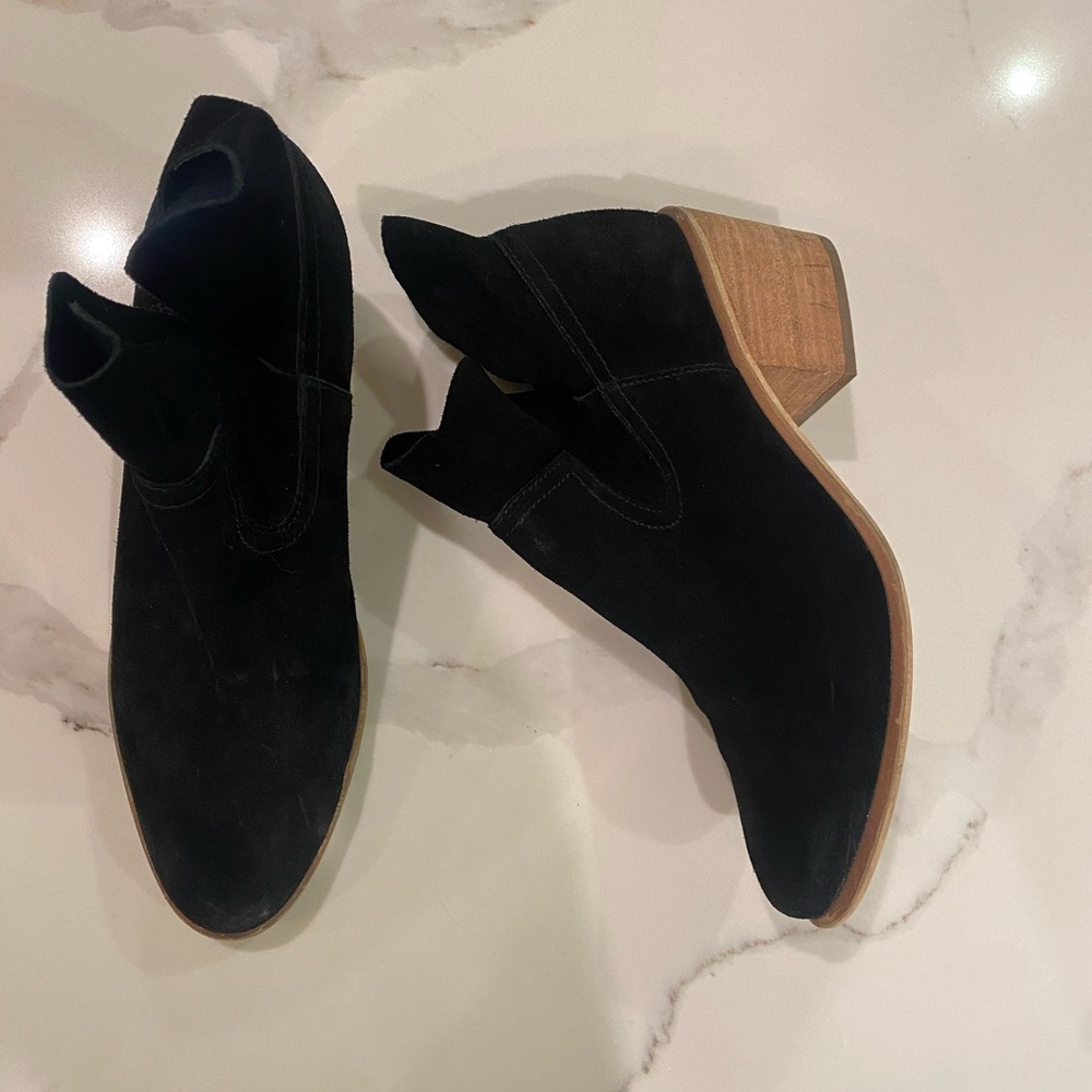 Women's size 10 Suede Booties